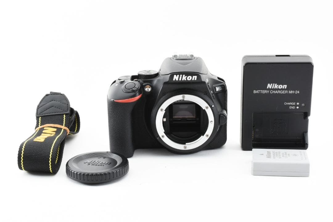 Nikon D5600 デジタルカメラボディー（付属品あり）