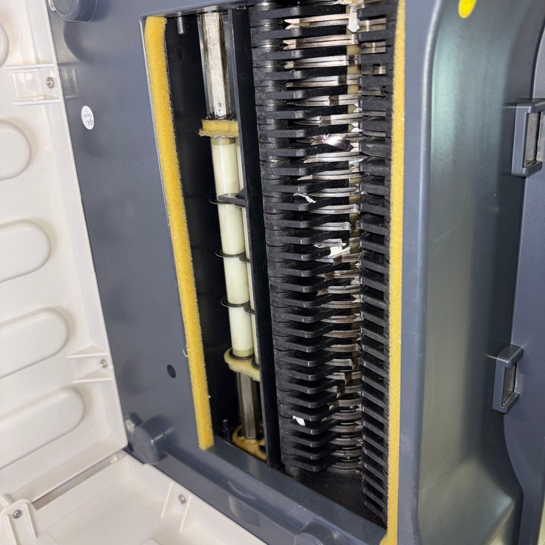 アイリスオーヤマ 電動シュレッダー SH12H (静音・A4・12枚細断)