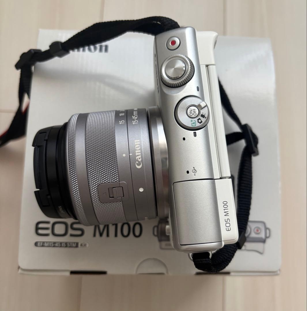 新品同様CANON EOS M100 レンズキット　＋カメラ用小物付き
