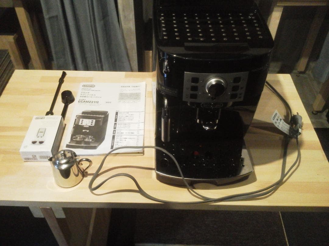 デロンギ　ECAM22112B＋おまけ（ミルクジャグ）