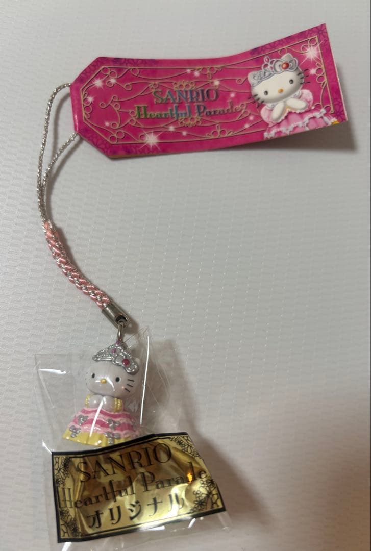 【サンリオピューロランド限定】ハローキティ ハートフルパレードストラップ