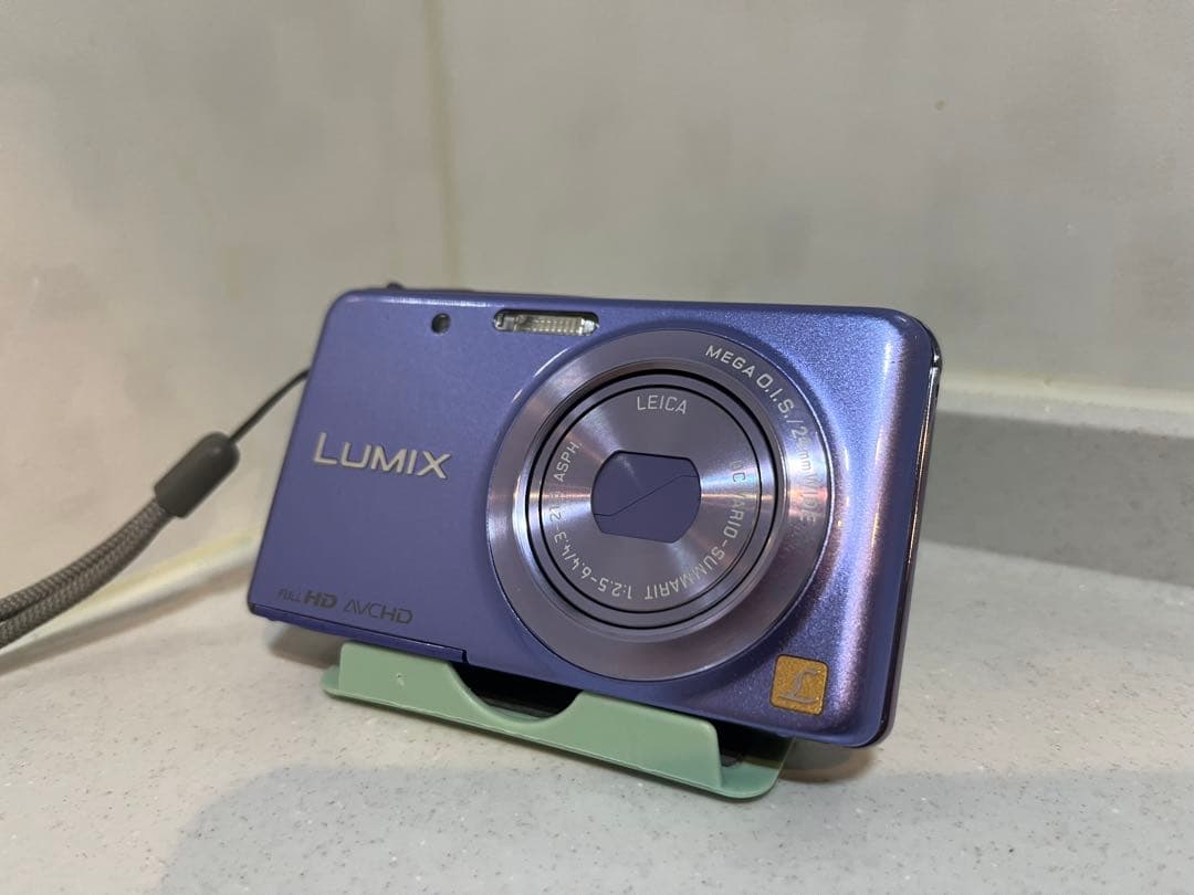 【美品 / 動作確認済 デジカメ LUMIXパナソニック DMC-FX80 水色