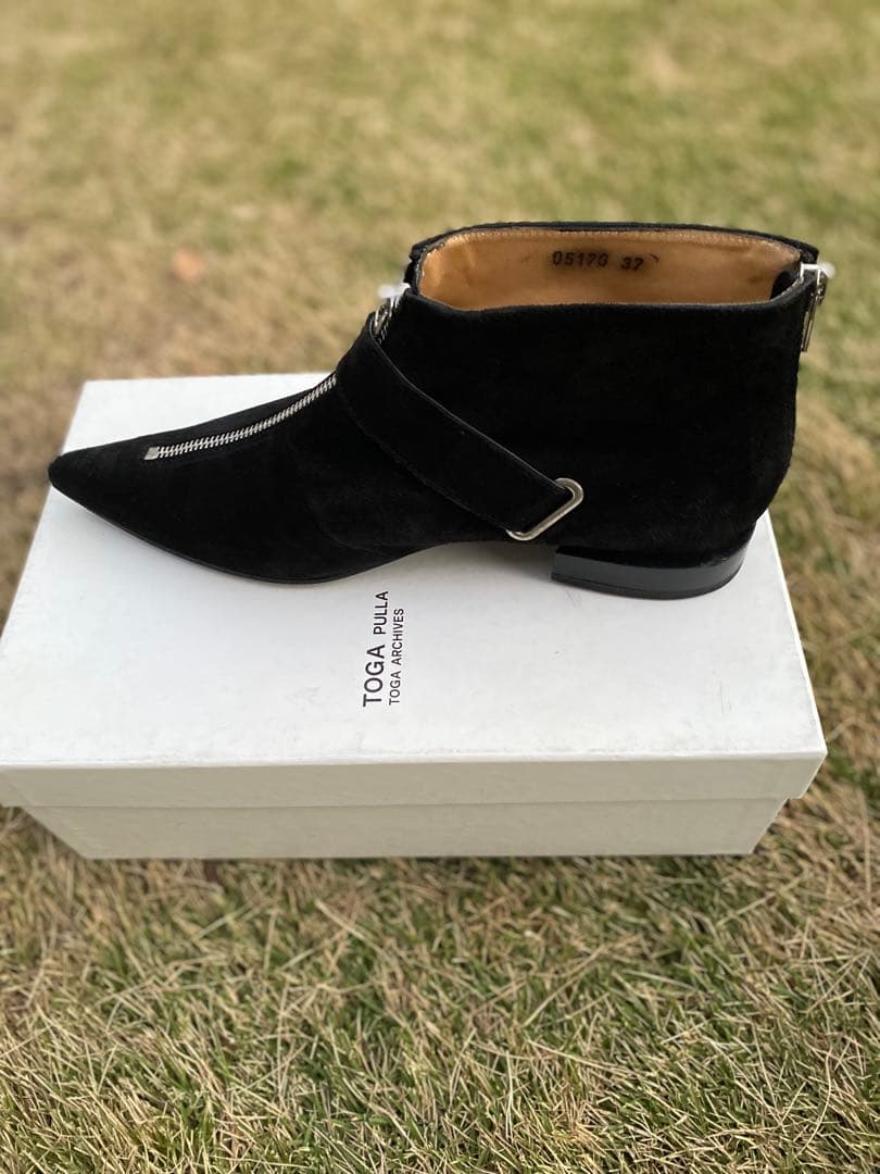 TOGA PULLA ブラックスエードブーツ