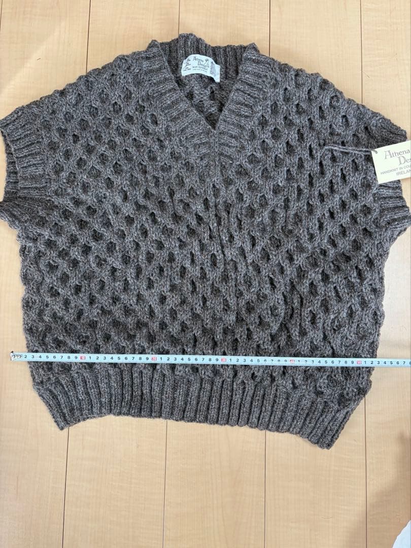 アテナデザイン　Vネックケーブルセーター　新品未使用　サイズ46