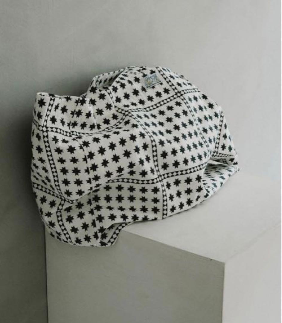 house on the hill トートバッグ