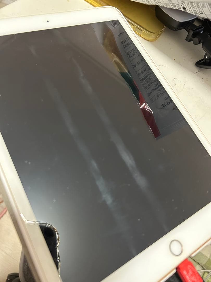 iPad 第七世代 32GBゴールド（cellularモデル）