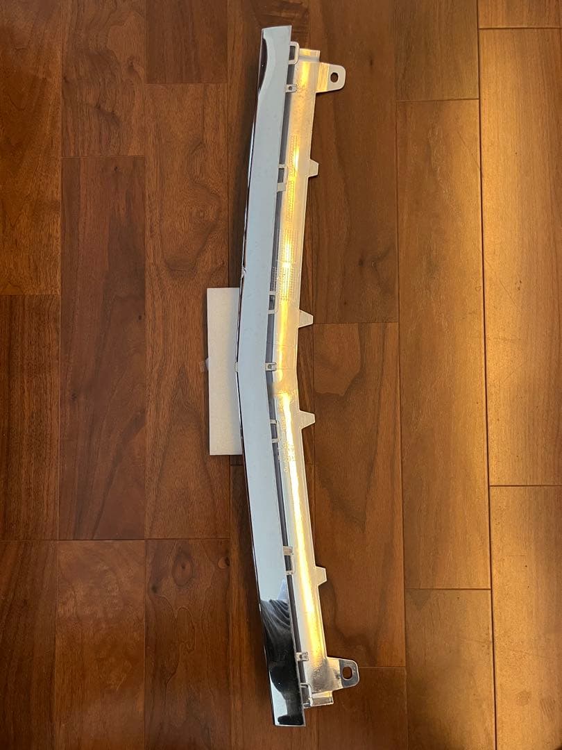 ベンツCクラスW205前期AMG純正フロントメッキモールセット