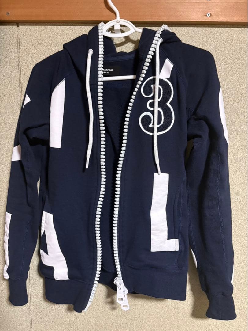 1PIU1UGUALE3 RELAX ジップパーカー（紺色、白）