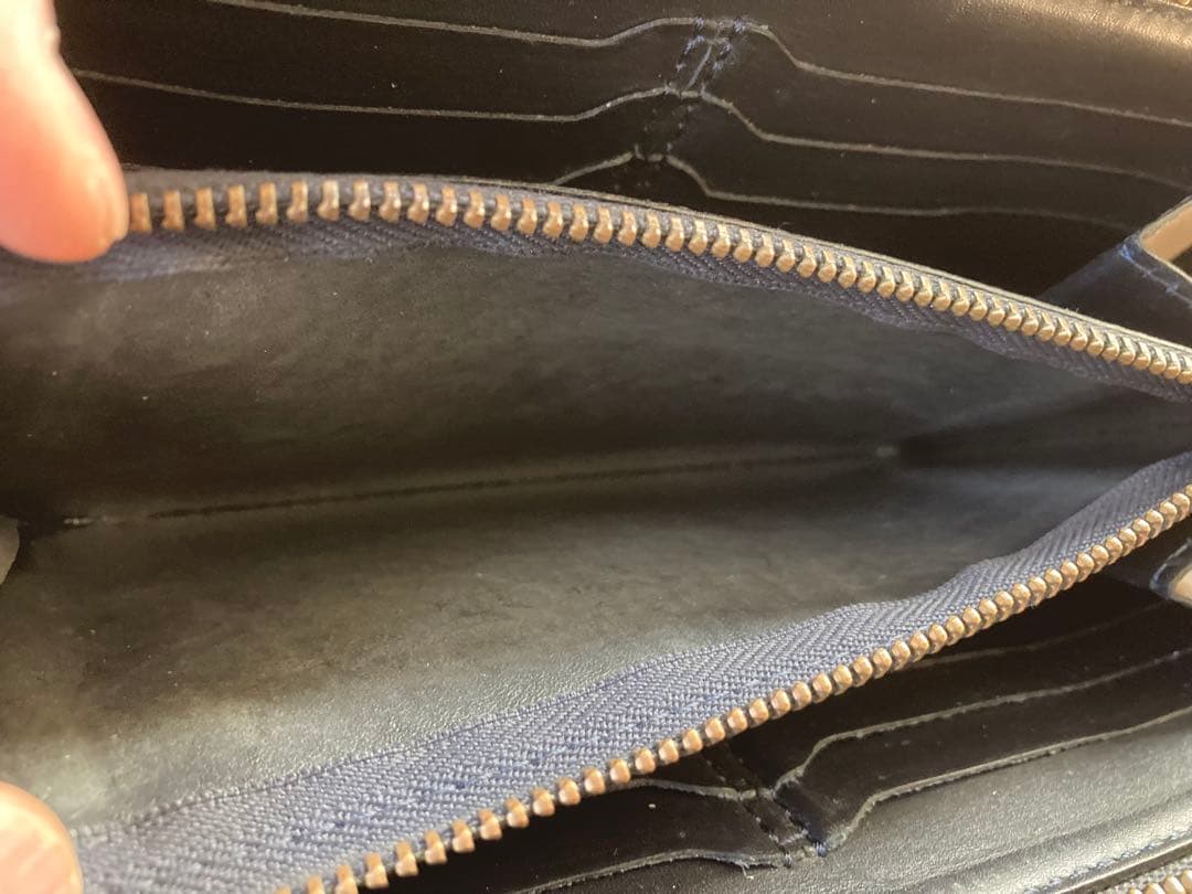 美品 Felisiレザー ラウンドジップ 長財布 ブラック 125 黒