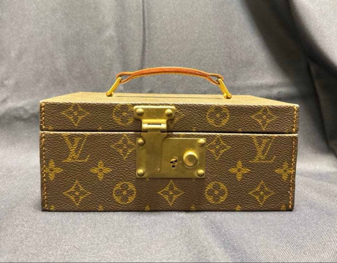 Louis Vuitton モノグラム　ボワットアトゥー ジュエリーボックス