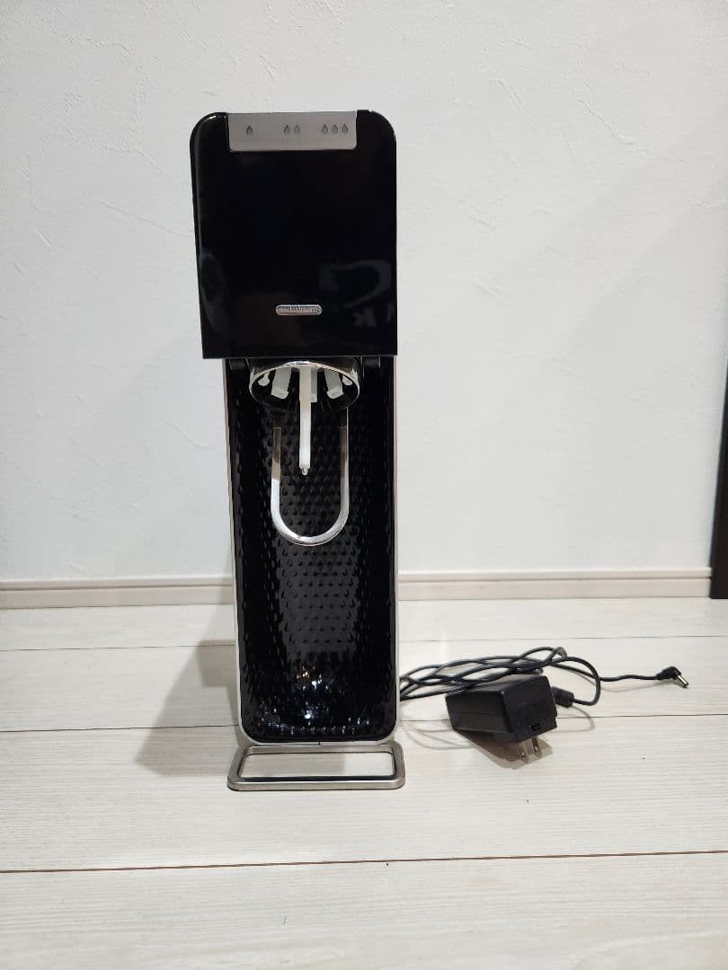 ソーダストリーム　炭酸水メーカー ブラック シルバー　箱あり　ボトル付き
