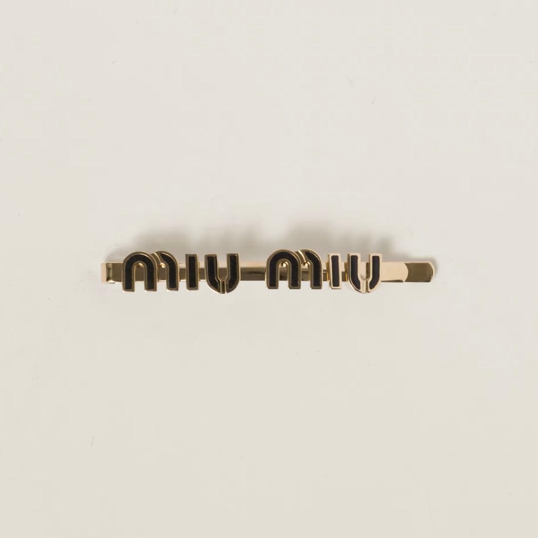 【美品・正規品】miumiu エナメルメタル ヘアクリップ