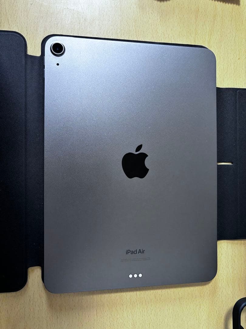 Apple iPad 10.9インチ スペースグレー 専用カバー付き