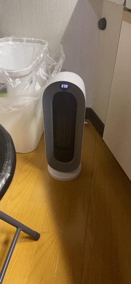 速暖効果があり、細かい温度調整ができるセラミックヒーター リモコン付き