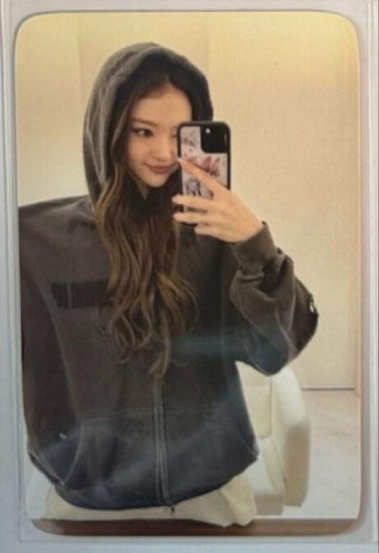 MEOVV シンガポール　ポップアップ　買い上げ　トレカ　エラ　Ella