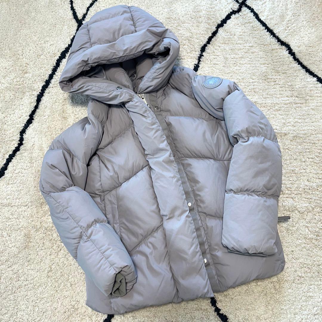   カナダグース　グレー ダウンジャケット フード付き