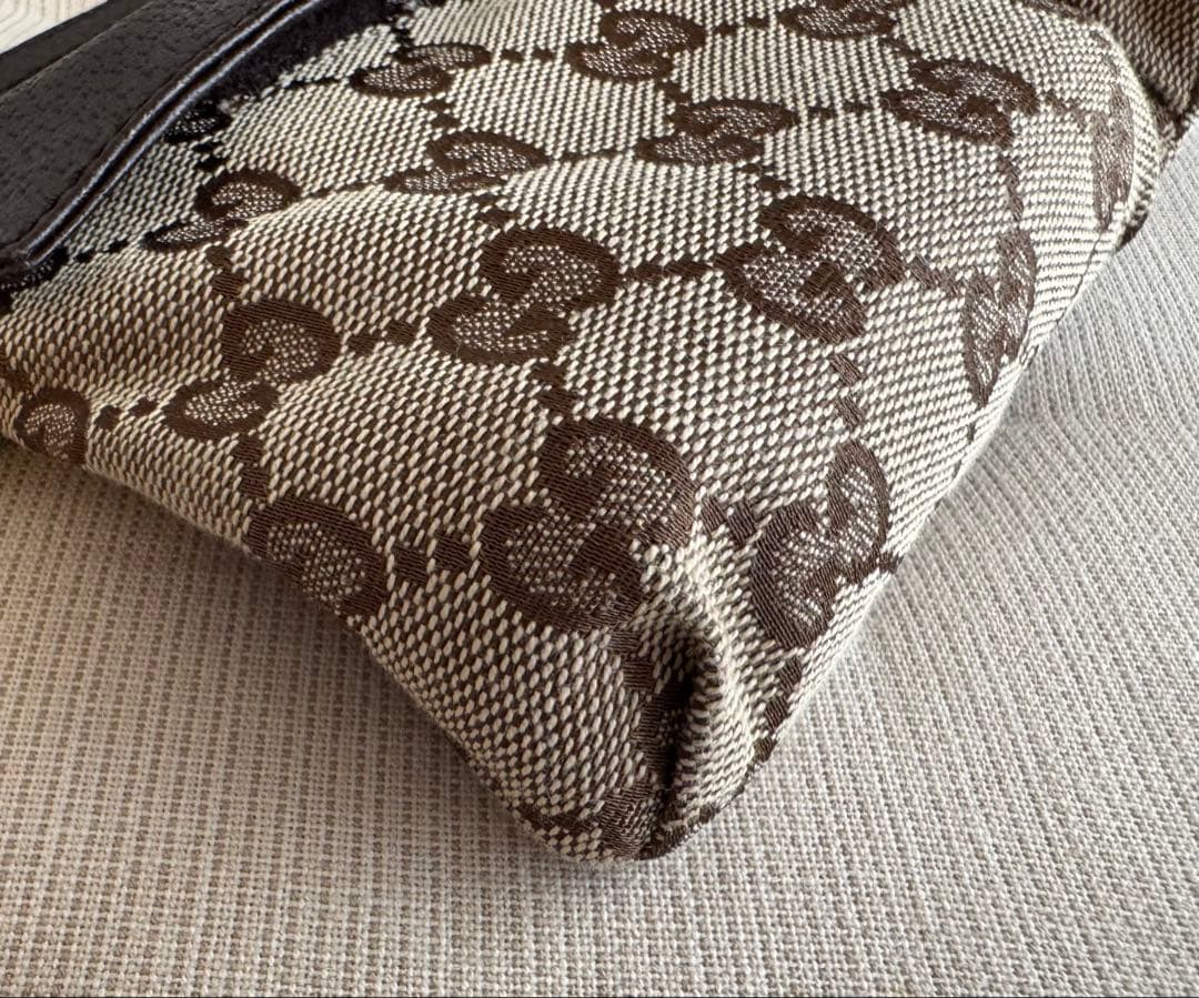 美品 GUCCI ボディバッグ・ウエストポーチ ケース付き！