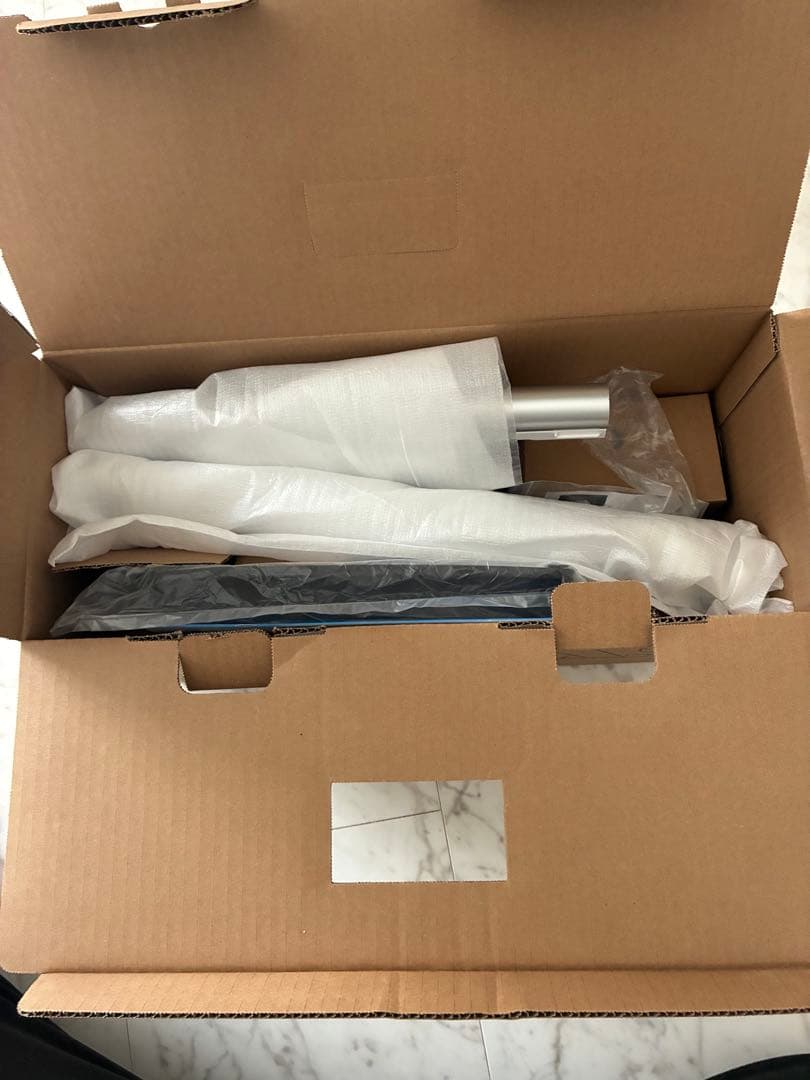 シャープ　充電式掃除機　EC-AR8-W