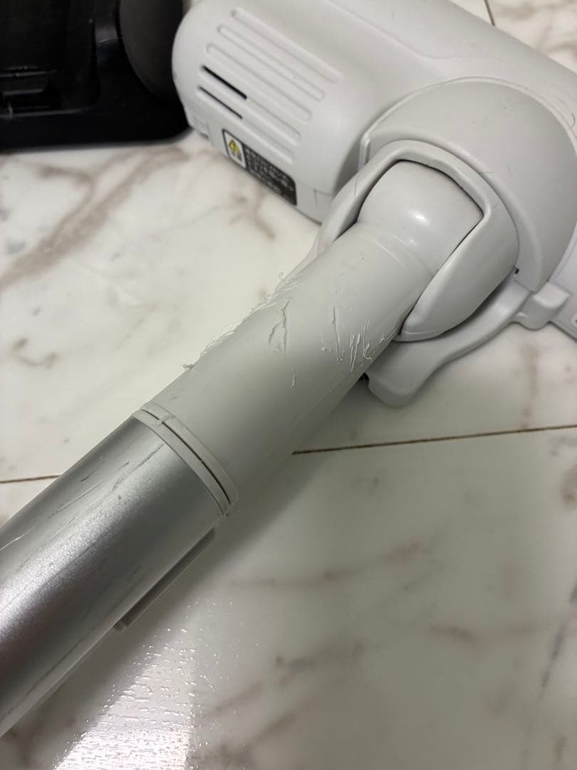 シャープ　充電式掃除機　EC-AR8-W