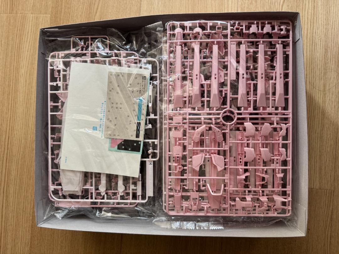 AKIRA　MG 1/100 RX-93 νガンダム 朝焼けピンク 朝霞粉