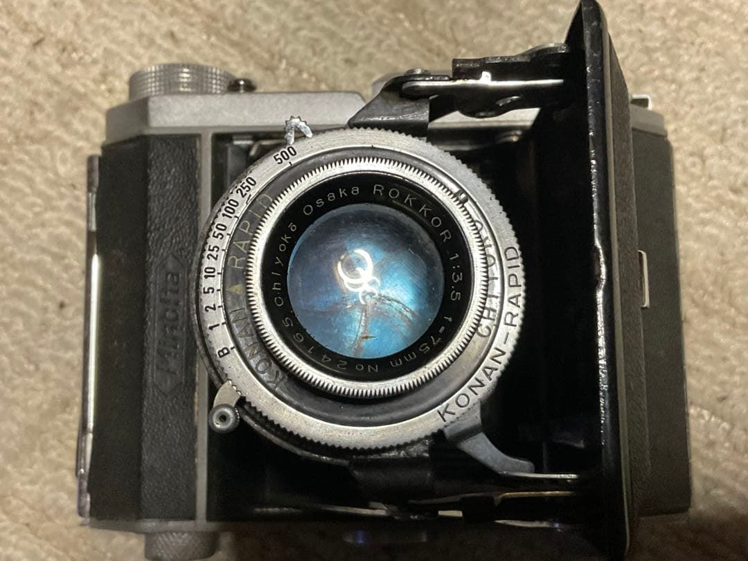 ミノルタ・蛇腹式カメラ、型式不明　年代不明？【蛇腹破れ無しだが、表面ヒビ有り】。