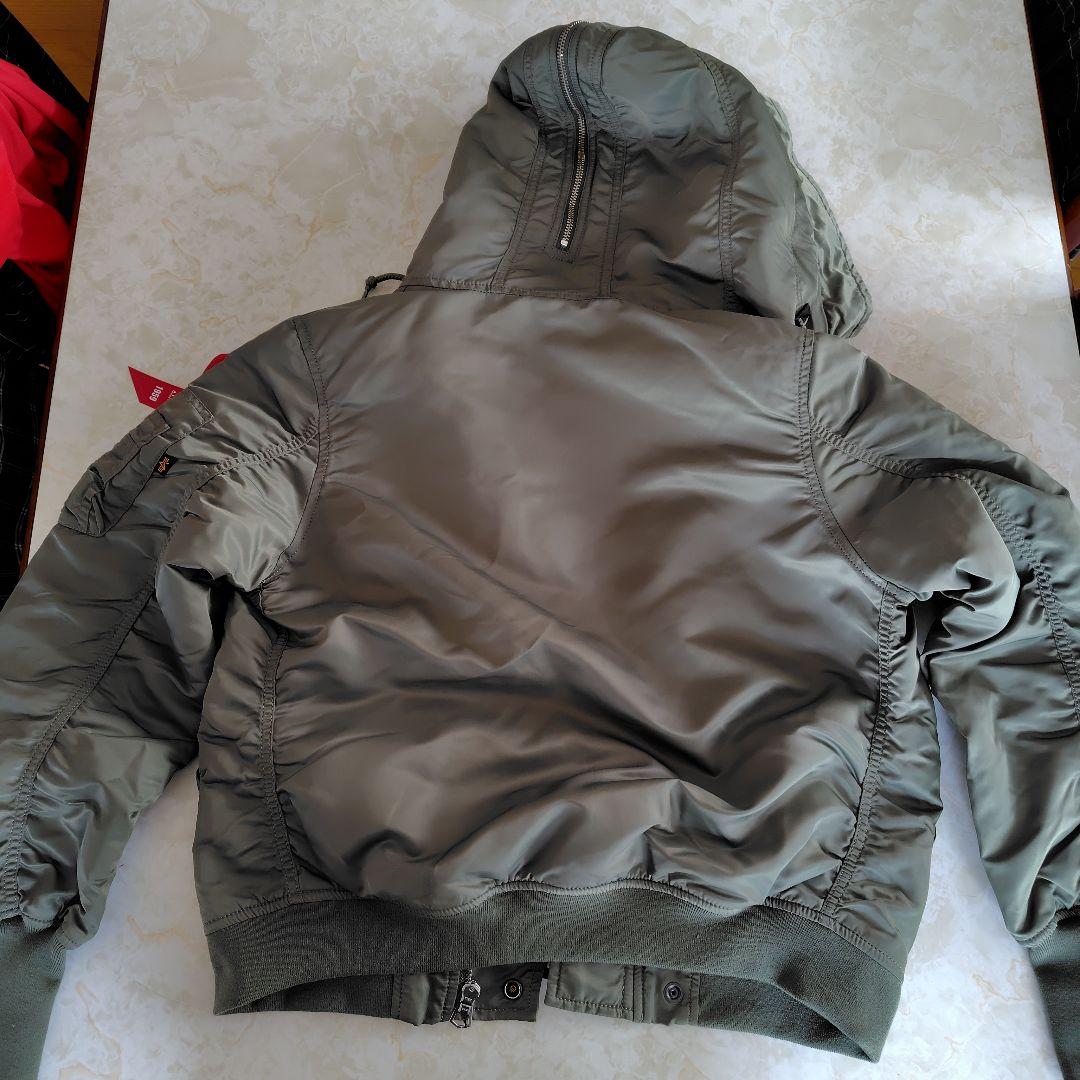 オリーブグリーン クロップドミリタリージャケット