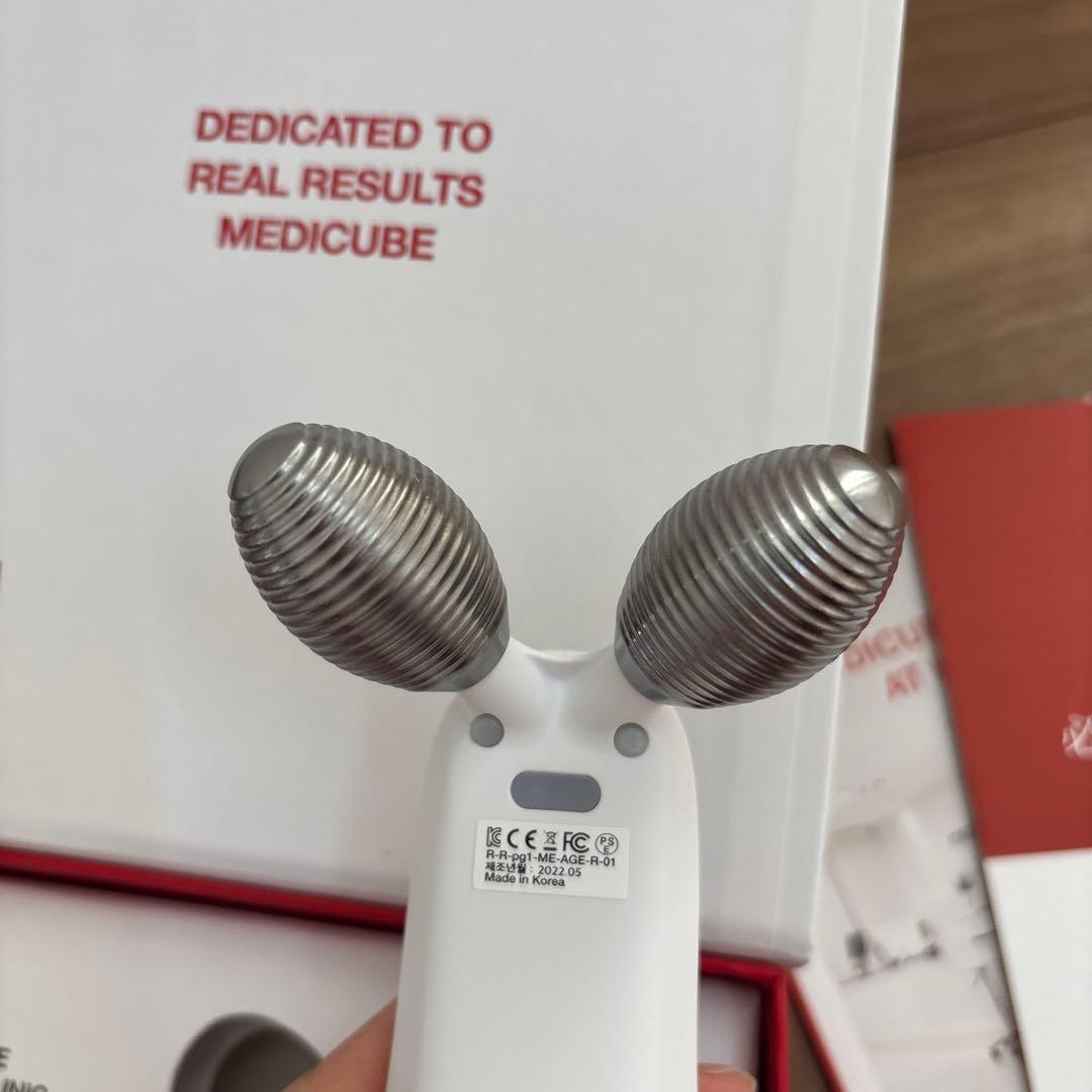 メディキューブ　AGE-R DERMA EMS SHOT おまけ付き