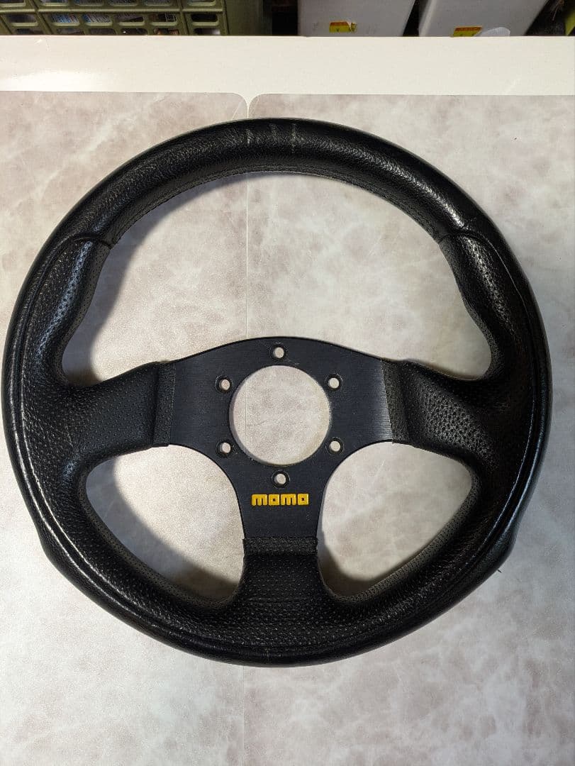 momo ステアリング 28cm