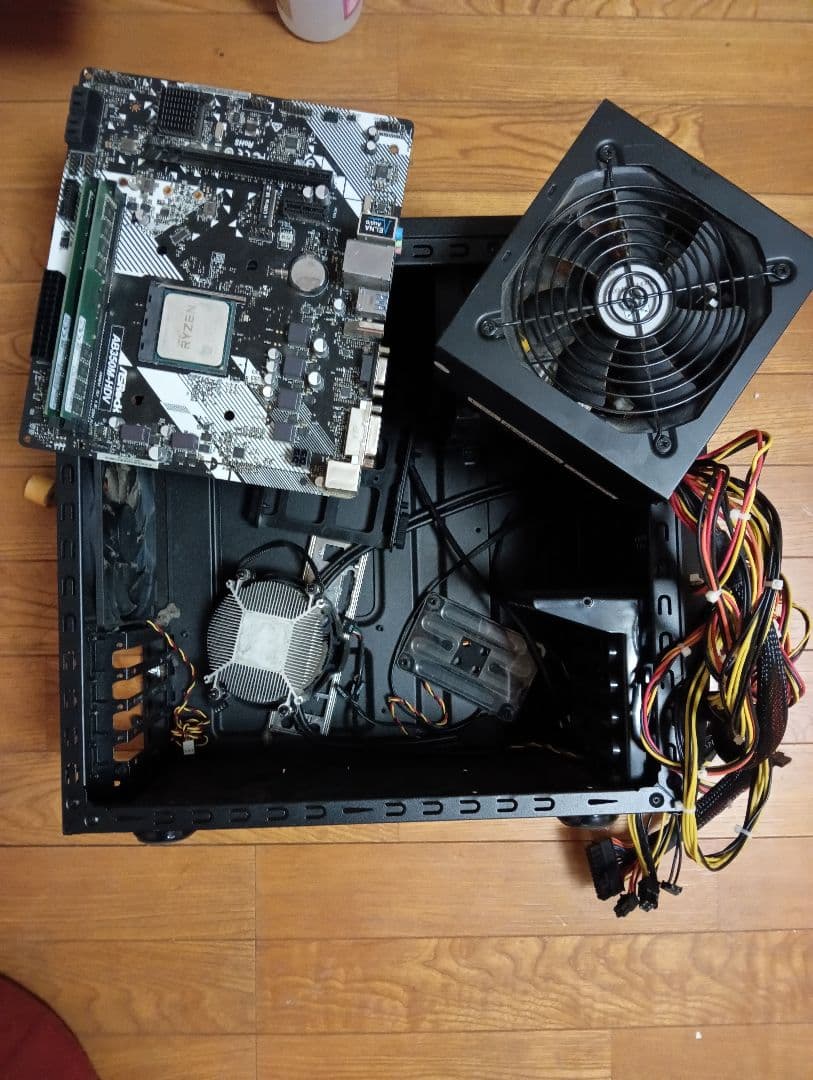 ジャンクパソコンの残骸　全く使えるかどうか分かりません