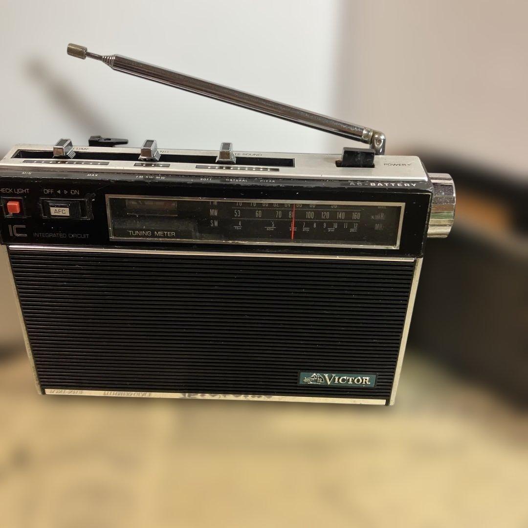 ラジオ造りの御三家はビクター、ソニー、ナショナルでしょうね　F-930N