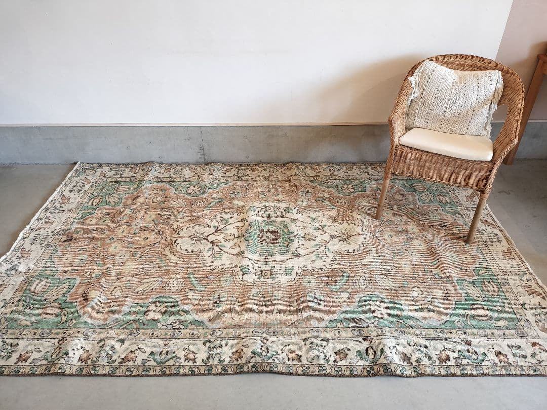 大判/淡ブラウンとミントグリーン　ヴィンテージトルコラグ　No616