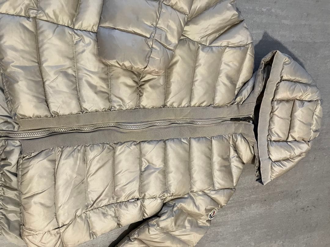 Moncler モンクレール　フードの可愛いダウンジャケット