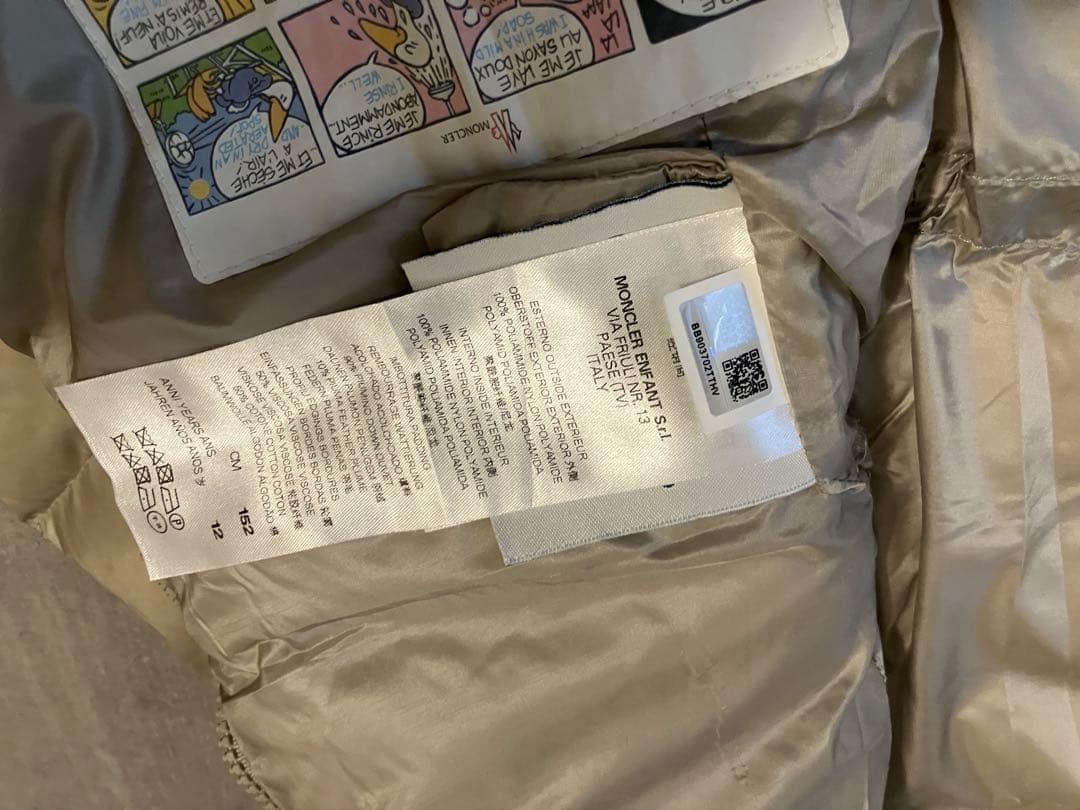 Moncler モンクレール　フードの可愛いダウンジャケット