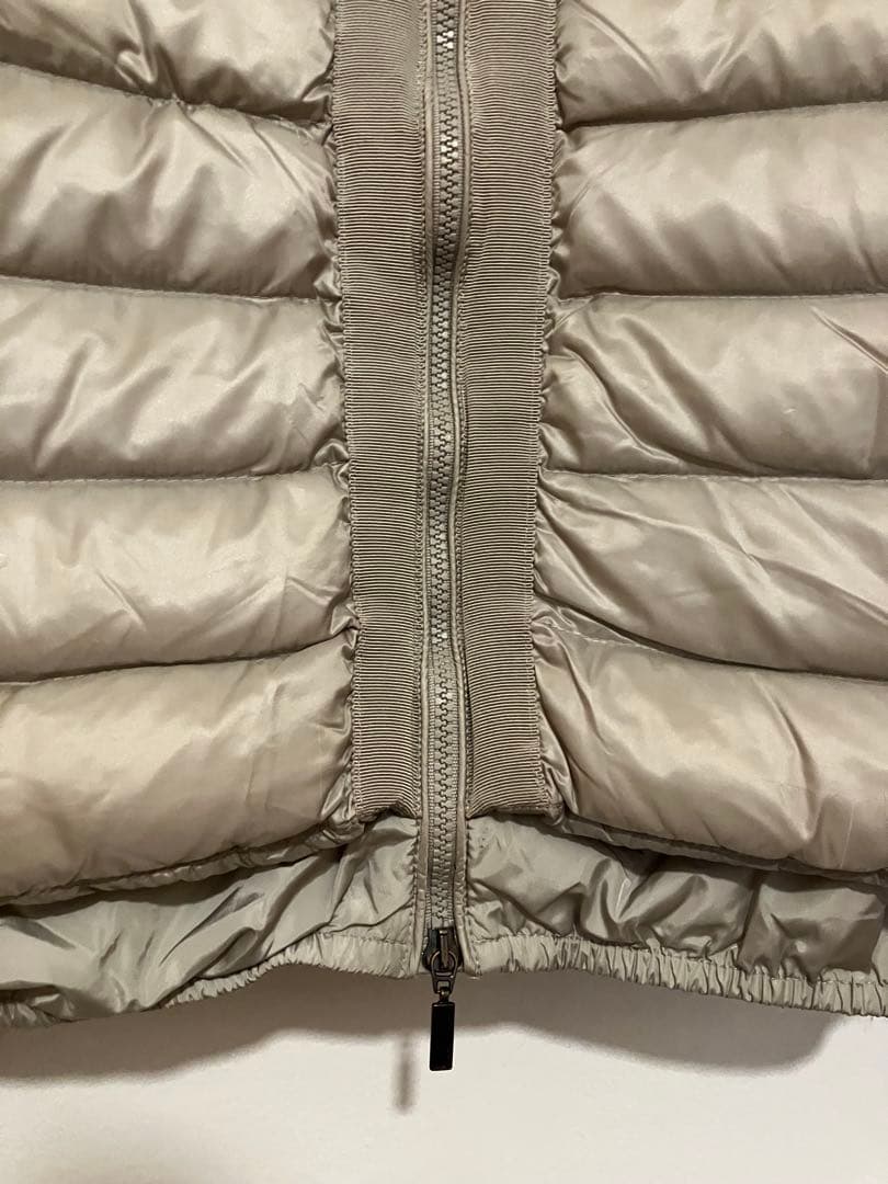 Moncler モンクレール　フードの可愛いダウンジャケット