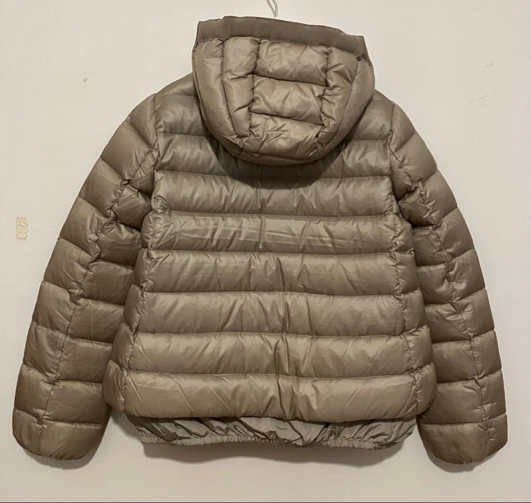 Moncler モンクレール　フードの可愛いダウンジャケット