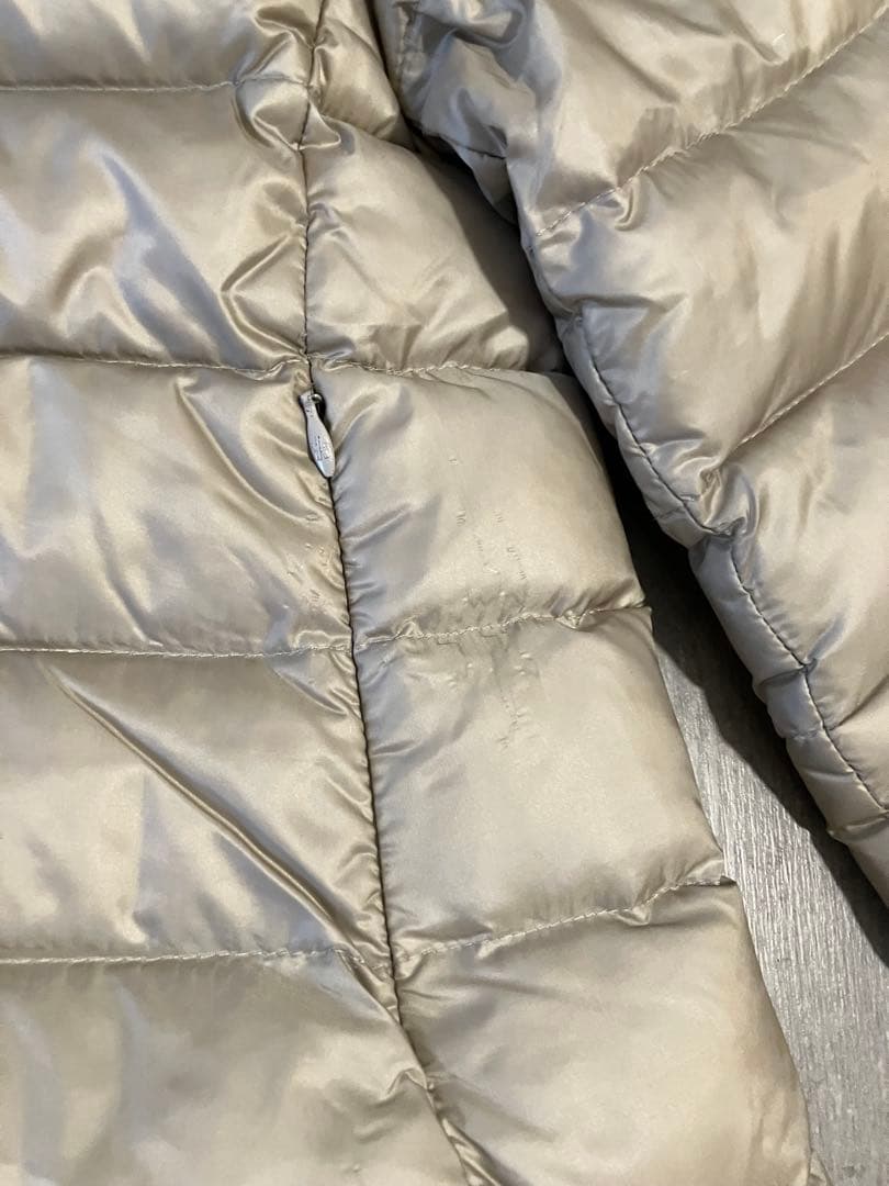 Moncler モンクレール　フードの可愛いダウンジャケット