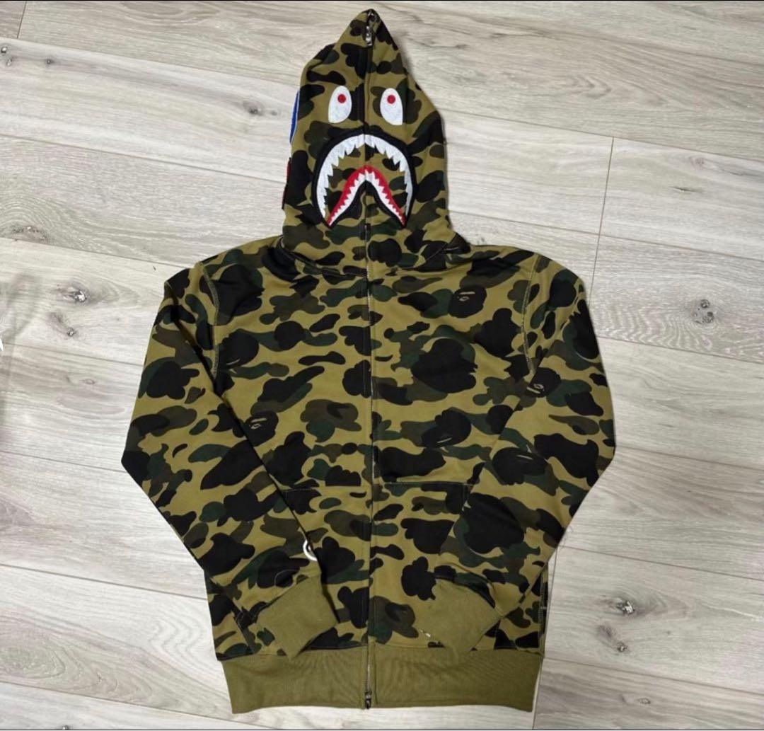 A BATHING APE 迷彩シャークパーカー