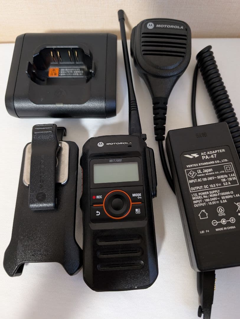 モトローラ デジタル簡易無線 免許局 トランシーバー MiT7000 マイク付