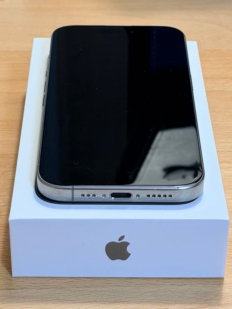 あかね　iPhone 15 pro 256GB SIMフリー