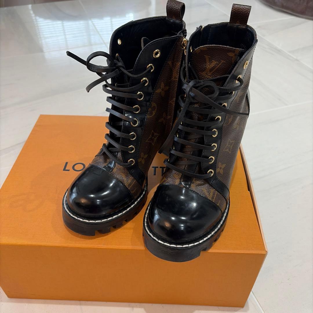 Louis Vuitton ロゴ入りレザーブーツ