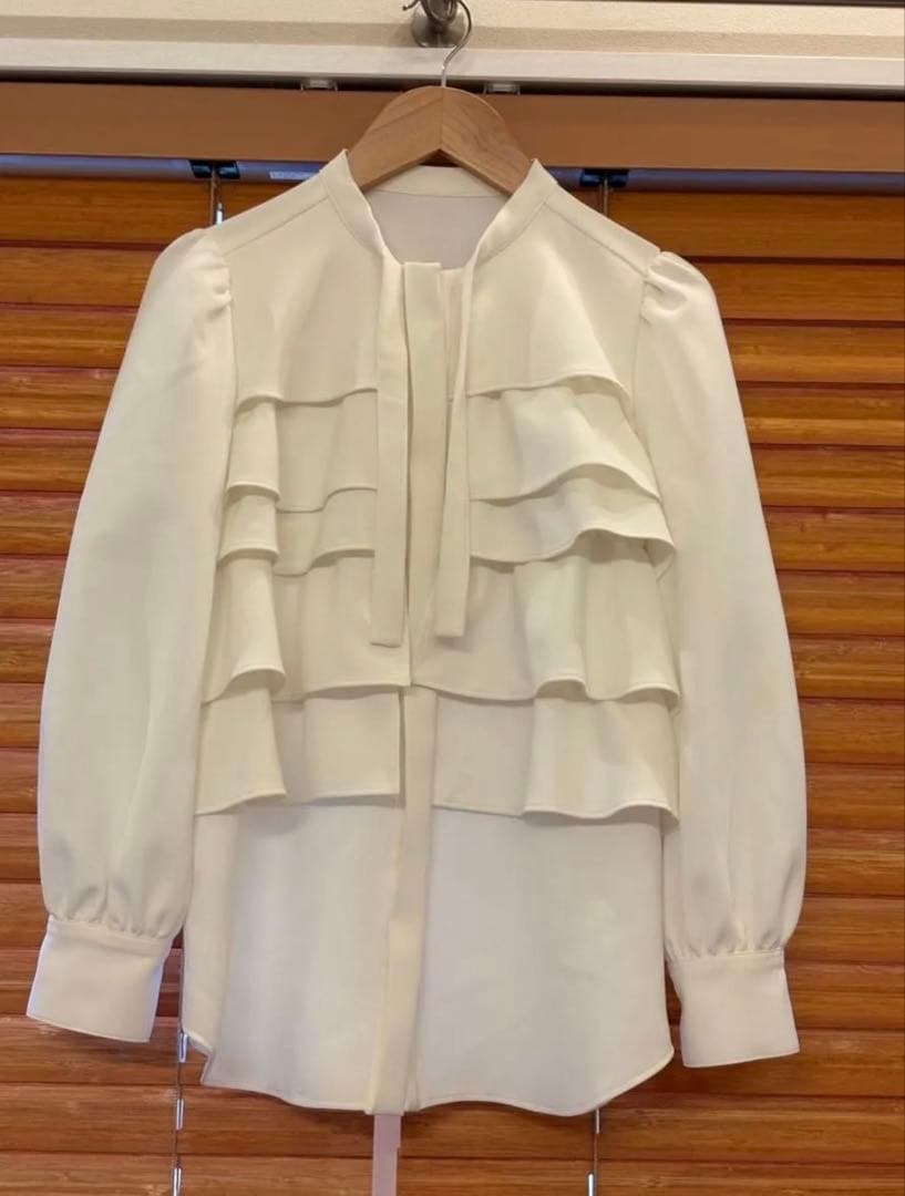 【KUMIKYOKU NAVY】コンフォータブルドレープ フリルブラウス　組曲Ｓ