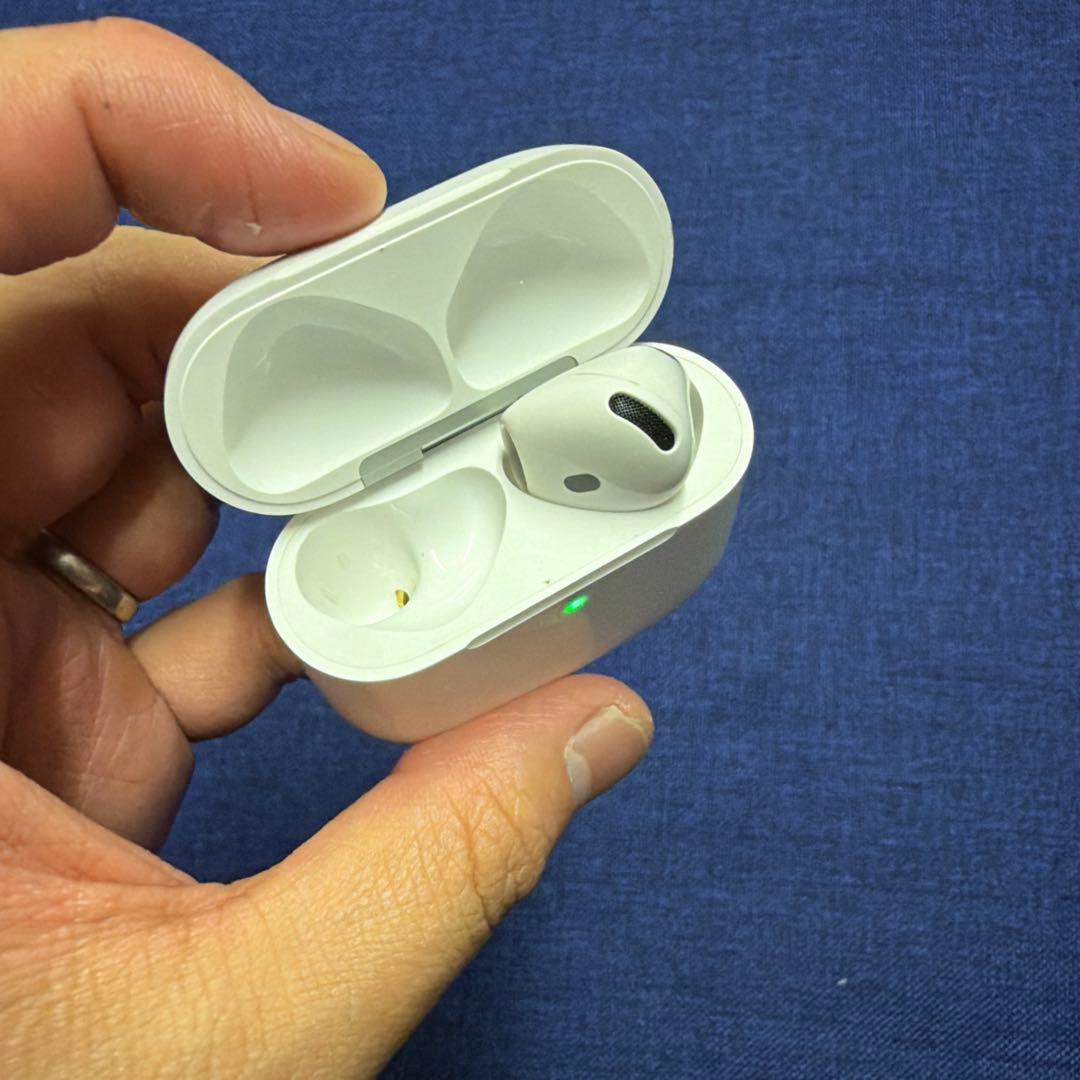 【ケース&右耳のみ】AirPods4 本体
