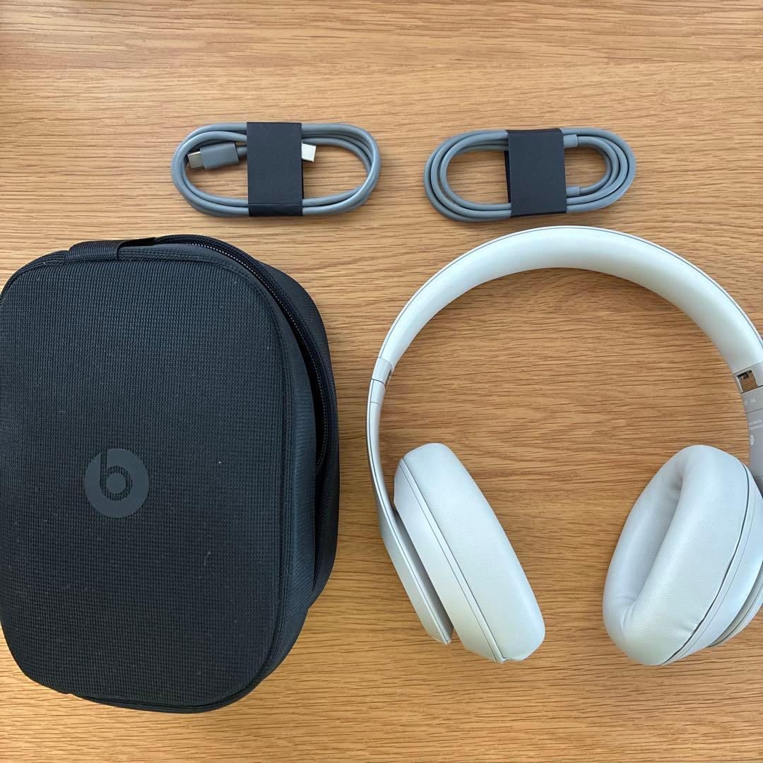 Beats Studio Pro サンドストーン ワイヤレスヘッドホン