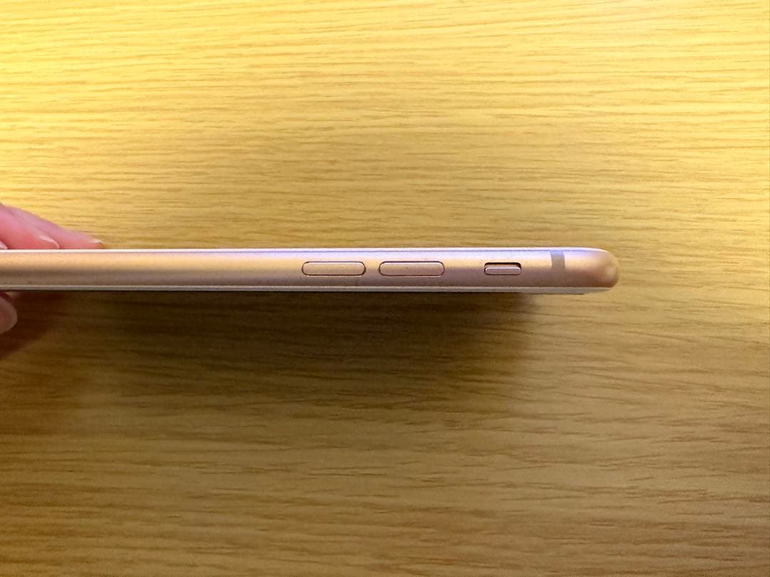 iPhone8 ゴールド　64GB SIMフリー　本体、箱、充電ケーブルあり