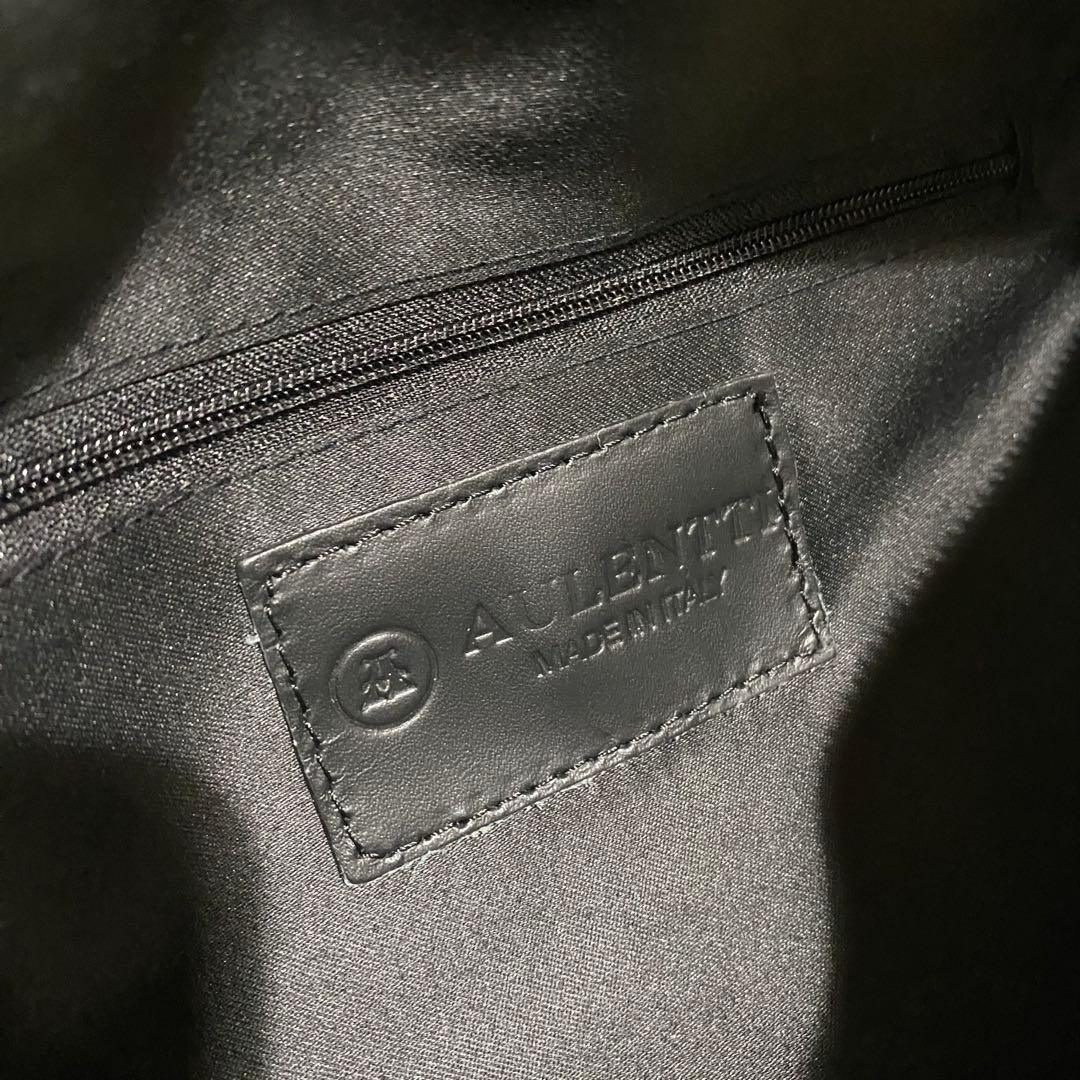 【極美品】AULENTTI　金具付きレザーボディバッグ　ベージュ