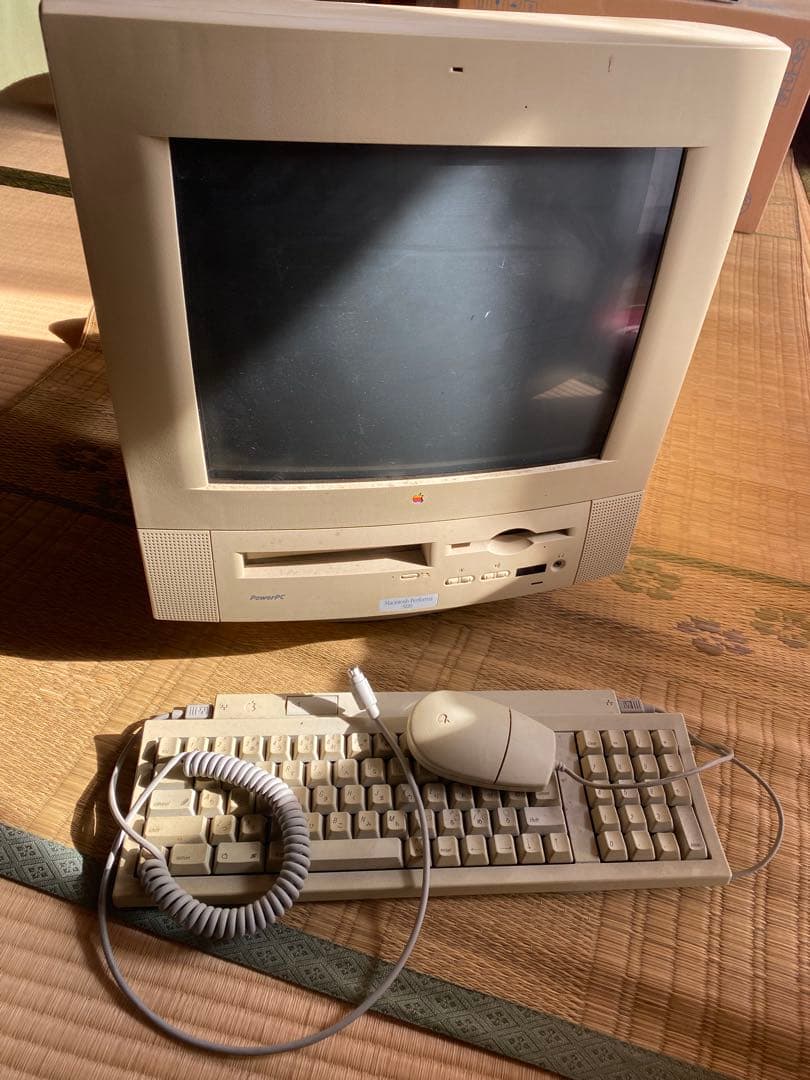 ジャンク品　Macintosh Performa 5220 キーボードマウス付き