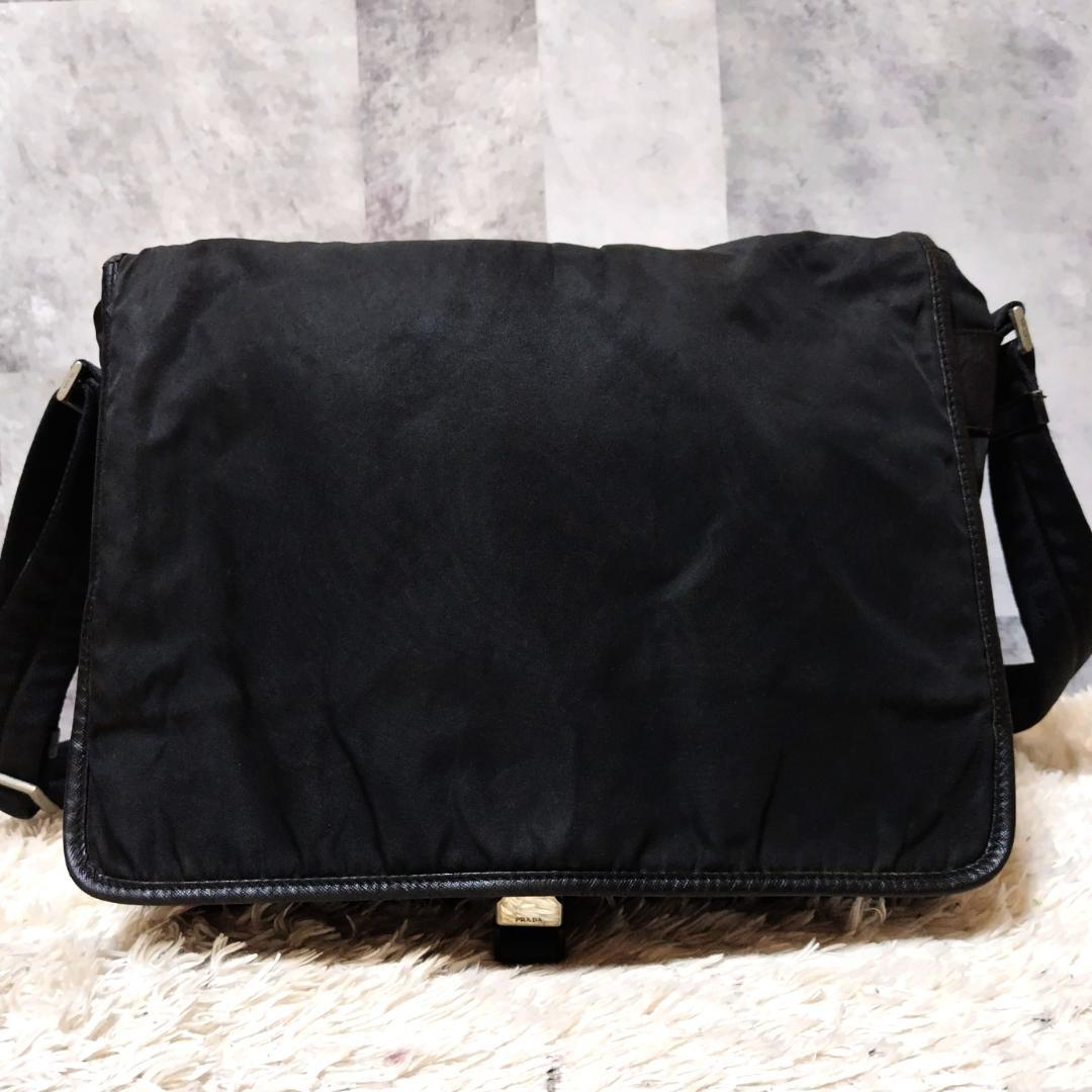 プラダ メッセンジャーバッグ A4収納 三角ロゴ ブラック 斜め掛け ナイロン