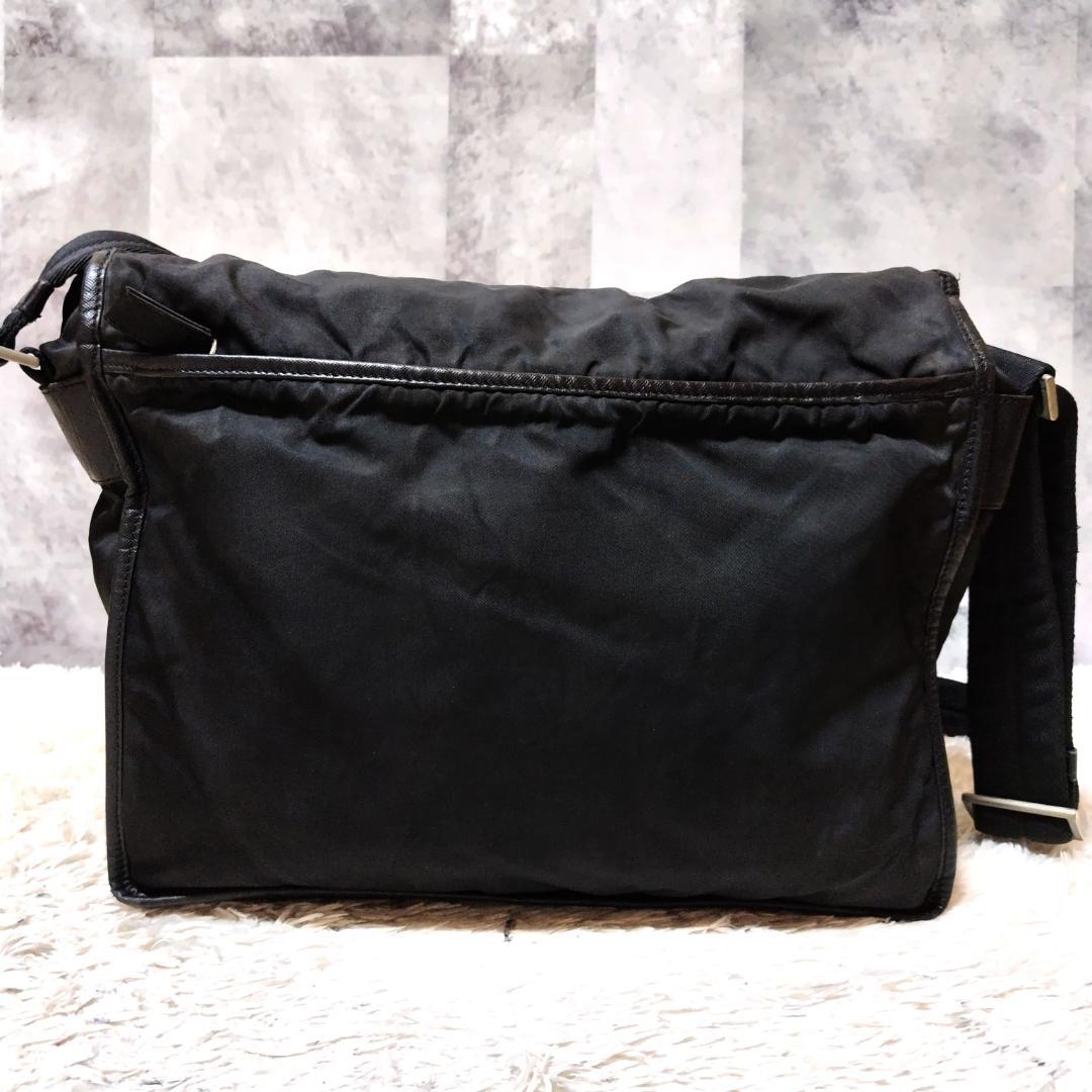 プラダ メッセンジャーバッグ A4収納 三角ロゴ ブラック 斜め掛け ナイロン