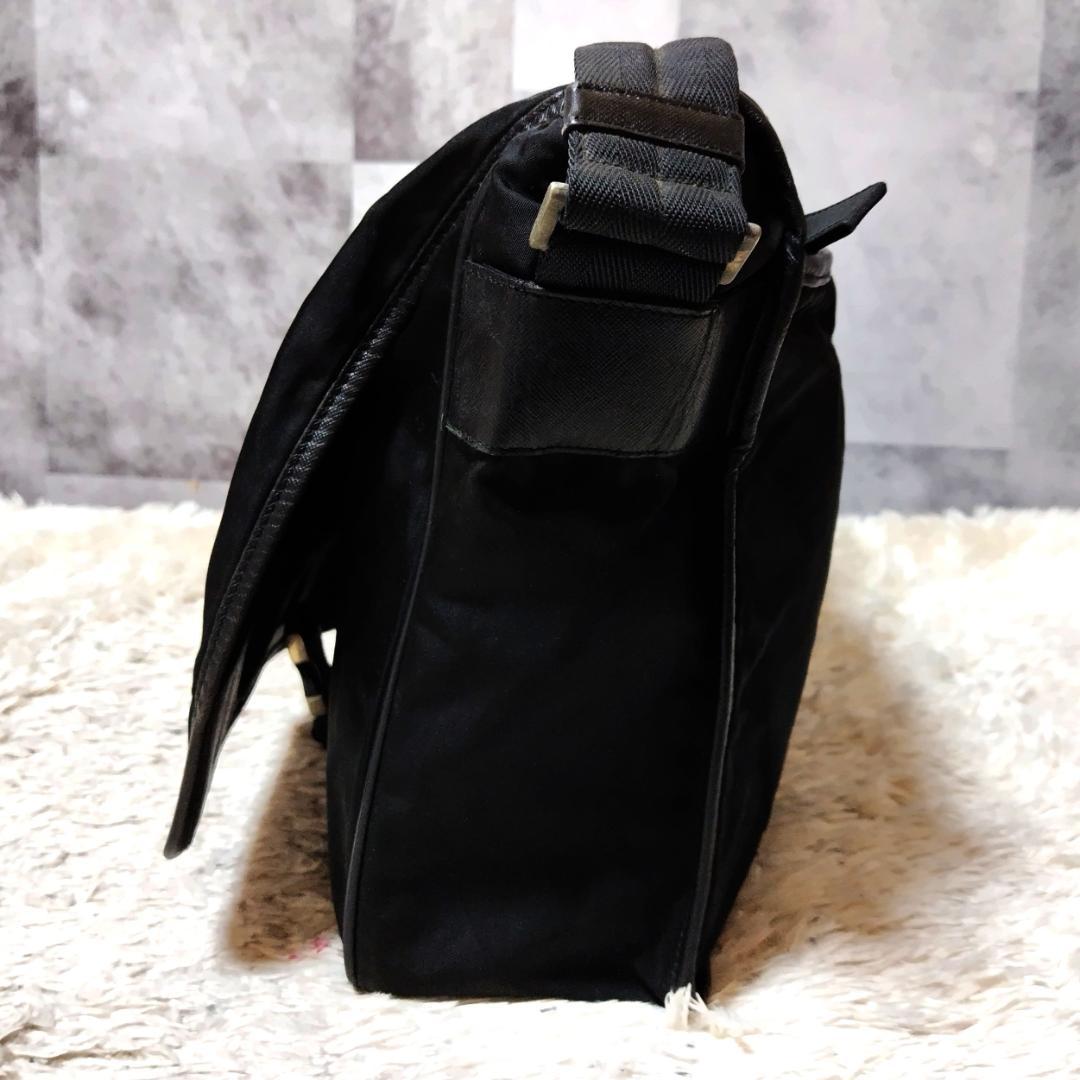 プラダ メッセンジャーバッグ A4収納 三角ロゴ ブラック 斜め掛け ナイロン