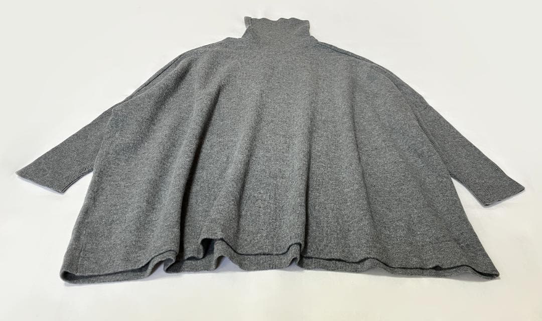 ハイネックBIGニット　BEARDSLEY